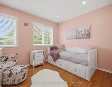 #15-5535 Glen Erin Dr Central Erin Mills 3 beds 3 baths 4 garage 899900.00