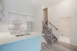 Toronto 共管镇屋