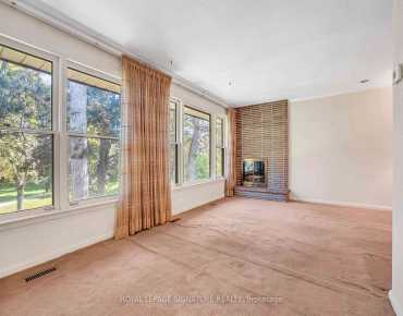 
11 COLLINSON Blvd <a href='https://luckyalan.com/community.php?community=North York:Clanton Park'>Clanton Park, North York</a> 3 beds 1 baths 1 garage $1.15M