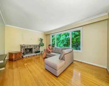 15 Artinger Crt <a href='https://luckyalan.com/community.php?community=Toronto:Banbury-Don Mills'>Banbury-Don Mills, Toronto</a> 3 beds 3 baths 2 garage $3.6M
