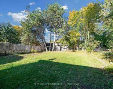 36 Marthclare Ave <a href='https://luckyalan.com/community.php?community=Toronto:Parkwoods-Donalda'>Parkwoods-Donalda, Toronto</a> 4 beds 2 baths 1 garage $1.25M
