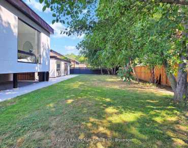 6 Casino Crt <a href='https://luckyalan.com/community_CN.php?community=Toronto:Bathurst Manor'>Bathurst Manor, Toronto</a> 3 beds 6 baths 1 garage $1.568M