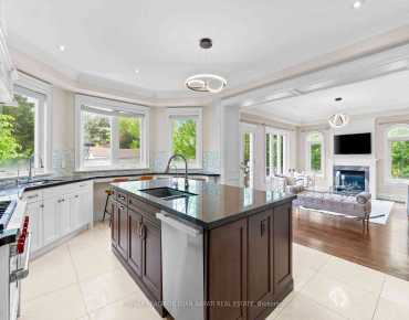 221 Elmwood Ave <a href='https://luckyalan.com/community.php?community=Toronto:Willowdale East'>Willowdale East, Toronto</a> 4 beds 7 baths 2 garage $3.2M
