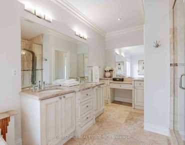 
Poulett St Moss Park, Toronto 3 beds 2 baths 1 garage $999K