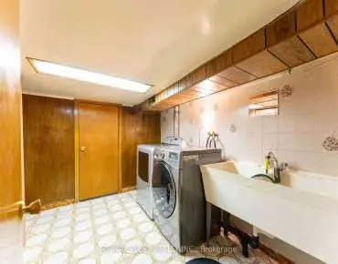 
182 Duplex Ave <a href='https://luckyalan.com/community.php?community=Toronto:Yonge-Eglinton'>Yonge-Eglinton, Toronto</a> 4 beds 3 baths  garage $1.998M