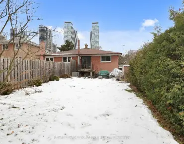 215 Woodsworth Rd <a href='https://luckyalan.com/community.php?community=Toronto:St. Andrew-Windfields'>St. Andrew-Windfields, Toronto</a> 3 beds 2 baths  garage $899.9K
