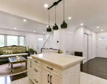 68 Devondale Ave <a href='https://luckyalan.com/community.php?community=Toronto:Newtonbrook West'>Newtonbrook West, Toronto</a> 3 beds 3 baths  garage $1.27M
