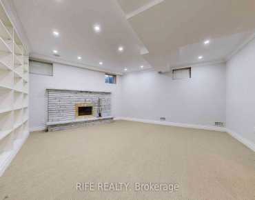 270 Brighton Ave <a href='https://luckyalan.com/community_CN.php?community=Toronto:Bathurst Manor'>Bathurst Manor, Toronto</a> 3 beds 3 baths  garage $1.488M