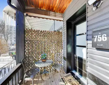 
Barrington  Crescent Town, Toronto 2 beds 2 baths 1 garage $799.99K