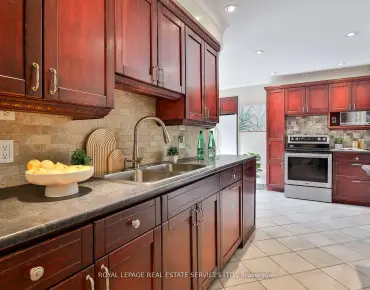 45 Doonaree Dr <a href='https://luckyalan.com/community.php?community=Toronto:Parkwoods-Donalda'>Parkwoods-Donalda, Toronto</a> 4 beds 3 baths 1 garage $1.55M
