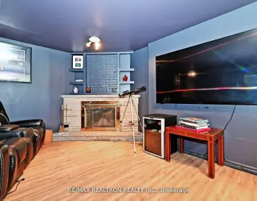 9 Karen Rd <a href='https://luckyalan.com/community.php?community=Toronto:Parkwoods-Donalda'>Parkwoods-Donalda, Toronto</a> 4 beds 2 baths 1 garage $1.45M
