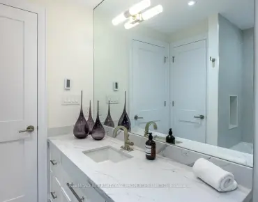 
428 Maple Leaf Dr Maple Leaf, Toronto 2 beds 2 baths 1 garage $1.2M