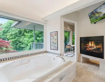 34 William Cragg Dr Downsview-Roding-CFB, Toronto 3 beds 3 baths 2 garage $799K