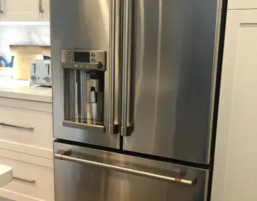 
790 The Queensway N/A Stonegate-Queensway, Toronto 2 beds 3 baths 2 garage $1.149M