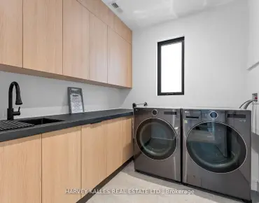 107 Hazelnut Cres <a href='https://luckyalan.com/community_CN.php?community=Toronto:Pleasant View'>Pleasant View, Toronto</a> 3 beds 2 baths 1 garage $899K