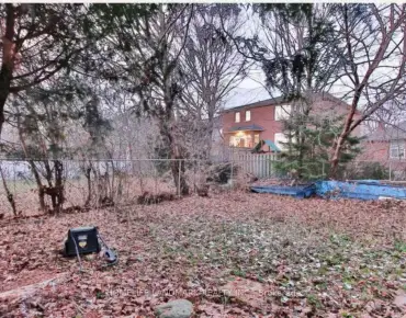 360B Lawrence Ave W <a href='https://luckyalan.com/community.php?community=Toronto:Bedford Park-Nortown'>Bedford Park-Nortown, Toronto</a>  beds  baths  garage $680K
