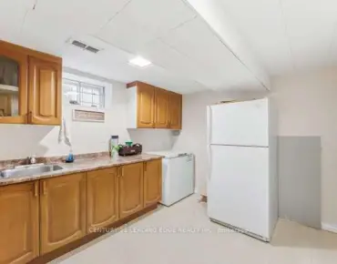 15 Sandale Gdns <a href='https://luckyalan.com/community_CN.php?community=Toronto:Bathurst Manor'>Bathurst Manor, Toronto</a> 3 beds 4 baths 2 garage $1.749M
