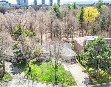 
4625 Dundas St W Kingsway South, Toronto 3 beds 3 baths  garage $1.398M