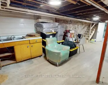 36 Mitchell Ave Niagara, Toronto 4 beds 3 baths  garage $900K
