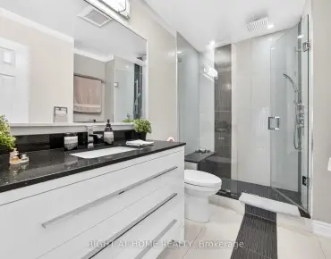 
34 River St Regent Park, Toronto 4 beds 5 baths  garage $2.5M