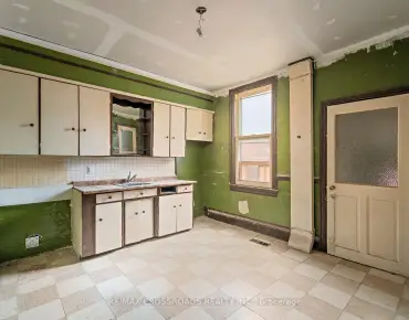 86 Tuscarora Dr <a href='https://luckyalan.com/community_CN.php?community=Toronto:Pleasant View'>Pleasant View, Toronto</a> 3 beds 3 baths 1 garage $999K