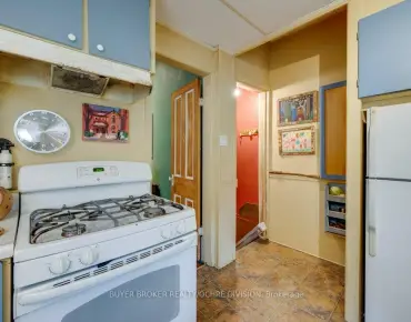 123 Collier St <a href='https://luckyalan.com/community.php?community=Toronto:Rosedale-Moore Park'>Rosedale-Moore Park, Toronto</a> 4 beds 2 baths  garage $1.59M
