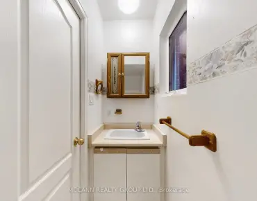 30 Kellythorne Dr <a href='https://luckyalan.com/community_CN.php?community=Toronto:Parkwoods-Donalda'>Parkwoods-Donalda, Toronto</a> 4 beds 5 baths 2 garage $2.888M