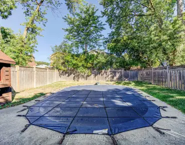 
811 Cosburn Ave East York, Toronto 4 beds 4 baths 3 garage $1.699M