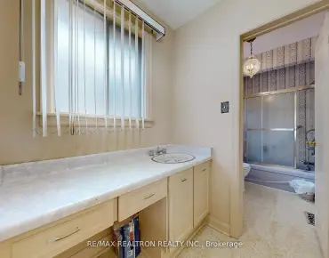 
19 Battersea Cres Maple Leaf, Toronto 3 beds 2 baths 2 garage $1.15M