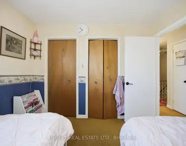 
18 Camberley Crt Malvern, Toronto 3 beds 2 baths 2 garage $726K