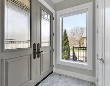 
39 Waterbury Dr Willowridge-Martingrove-Richview, Toronto 4 beds 2 baths 2 garage $889K