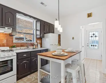 
127 Rumsey Rd <a href='https://luckyalan.com/community.php?community=Toronto:Leaside'>Leaside, Toronto</a> 3 beds 2 baths  garage $1.398M