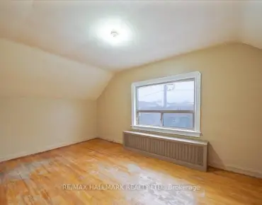 
127 Rumsey Rd <a href='https://luckyalan.com/community.php?community=Toronto:Leaside'>Leaside, Toronto</a> 3 beds 2 baths  garage $1.398M