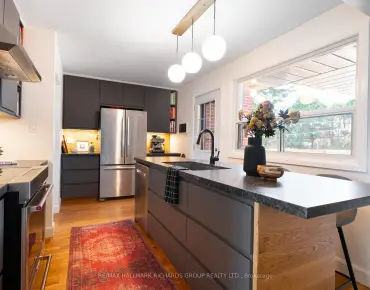 30 Fairhill Cres <a href='https://luckyalan.com/community.php?community=Toronto:Parkwoods-Donalda'>Parkwoods-Donalda, Toronto</a> 4 beds 2 baths 1 garage $1.38M
