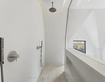 
4396 Lawrence Ave E West Hill, Toronto 3 beds 3 baths  garage $999K