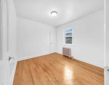 
273 Palmerston Ave Trinity-Bellwoods, Toronto 5 beds 2 baths 2 garage $999.9K