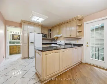 239 Pineway Blvd <a href='https://luckyalan.com/community_CN.php?community=Toronto:Bayview Woods-Steeles'>Bayview Woods-Steeles, Toronto</a> 3 beds 4 baths 2 garage $1.335M