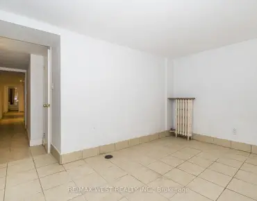 19 Paultiel Dr <a href='https://luckyalan.com/community_CN.php?community=Toronto:Newtonbrook East'>Newtonbrook East, Toronto</a> 3 beds 3 baths 2 garage $1.39M