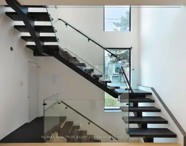 313 Murray Ross Pkwy York University Heights, Toronto 8 beds 6 baths 2 garage $1.239M