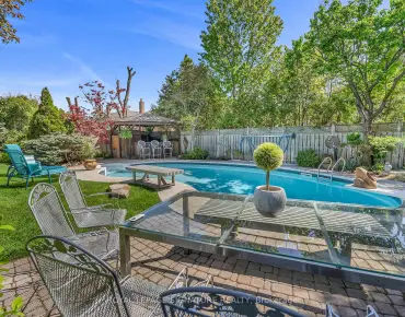 104 Billington Cres <a href='https://luckyalan.com/community.php?community=North York:Parkwoods-Donalda'>Parkwoods-Donalda, North York</a> 3 beds 2 baths garage $809K