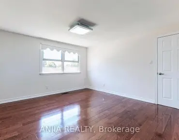34 William Cragg Dr Downsview-Roding-CFB, Toronto 3 beds 3 baths 2 garage $799K