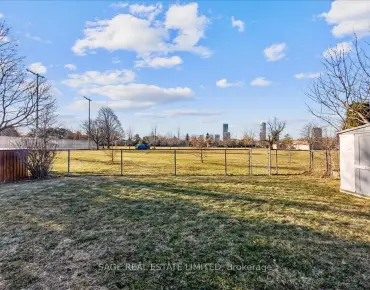 27 Kathrose Dr <a href='https://luckyalan.com/community.php?community=Toronto:Pleasant View'>Pleasant View, Toronto</a> 2 beds 2 baths 2 garage $1.25M