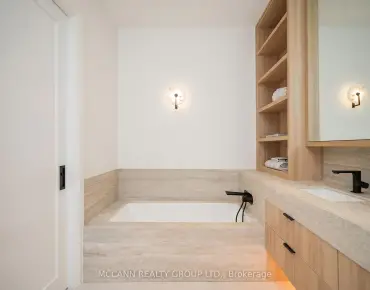 91 Eighth St New Toronto, Toronto 3 beds 2 baths garage $999.9K