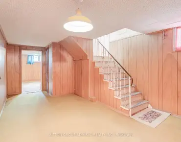 72 Cornerbrook Dr <a href='https://luckyalan.com/community.php?community=Toronto:Parkwoods-Donalda'>Parkwoods-Donalda, Toronto</a> 3 beds 2 baths 1 garage $1.05M