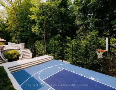 30 Ulster St University, Toronto 4 beds 3 baths garage $1.658M