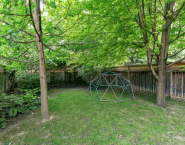 175 Clearbrooke Circ Rexdale-Kipling, Toronto 2 beds 2 baths  garage $849.9K