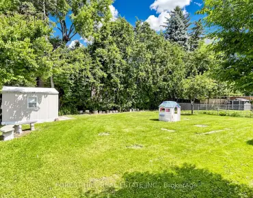 111 Codsell Ave <a href='https://luckyalan.com/community_CN.php?community=Toronto:Bathurst Manor'>Bathurst Manor, Toronto</a> 4 beds 6 baths 2 garage $3.148M