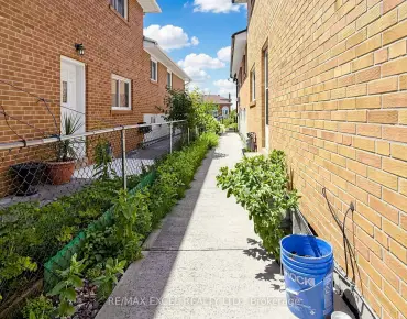 216 Shawnee Circ <a href='https://luckyalan.com/community.php?community=Toronto:Pleasant View'>Pleasant View, Toronto</a> 6 beds 3 baths 1 garage $958.8K
