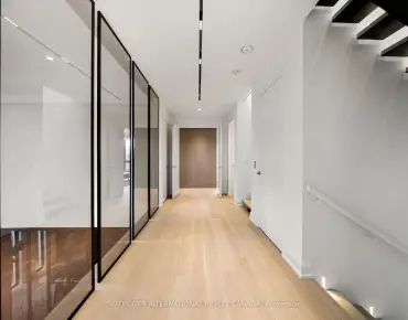 
Lauder  Oakwood Village, Toronto 3 beds 3 baths  garage $1.549M