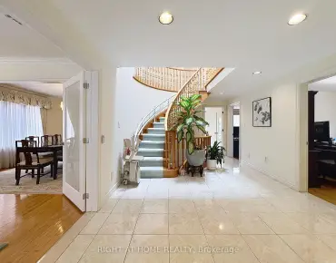 150 Holmes Ave <a href='https://luckyalan.com/community.php?community=Toronto:Willowdale East'>Willowdale East, Toronto</a> 5 beds 4 baths 2 garage $2.1M

